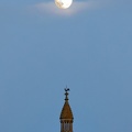Melesse (35) - Pleine Lune sur clocher de Melesse le 25/11/2023